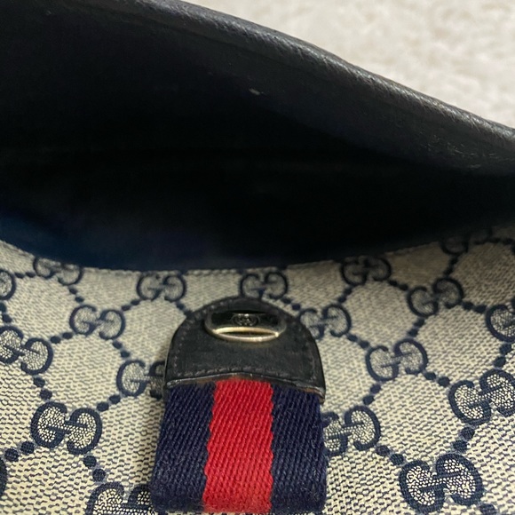 Gucci Vintage Crossbody Bag - Picture 2 of 15
